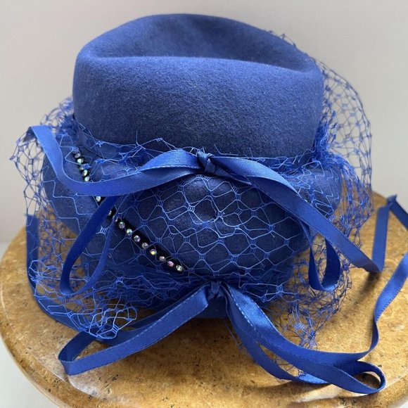 Vintage Women's Blue Mesh Veil Pillbox Fascinator Cap w/ Rhinestone Bow and Lace - Picture 3 of 15